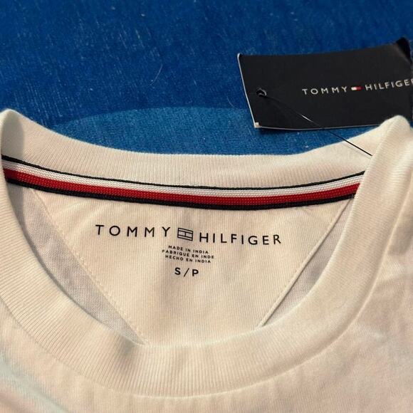 Tommy Hilfiger Flag Pocket T-Shirt - Picture 4 of 5